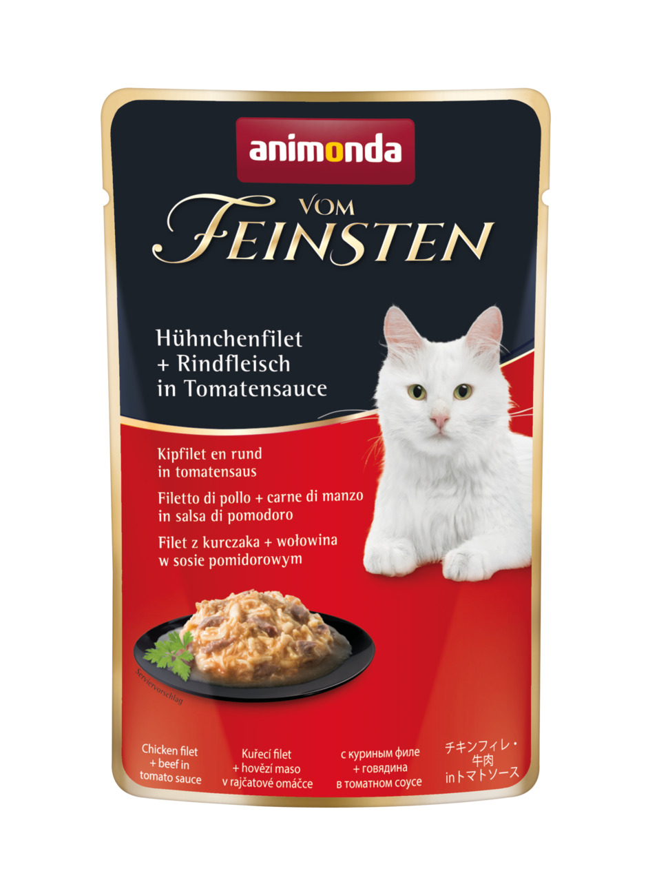Animonda Vom Feinsten Nassfutter für Katzen, Hühnerfilet & Rind in Tomatensauce, 100 g, weiße Katze & Futterabbildung auf Teller.
