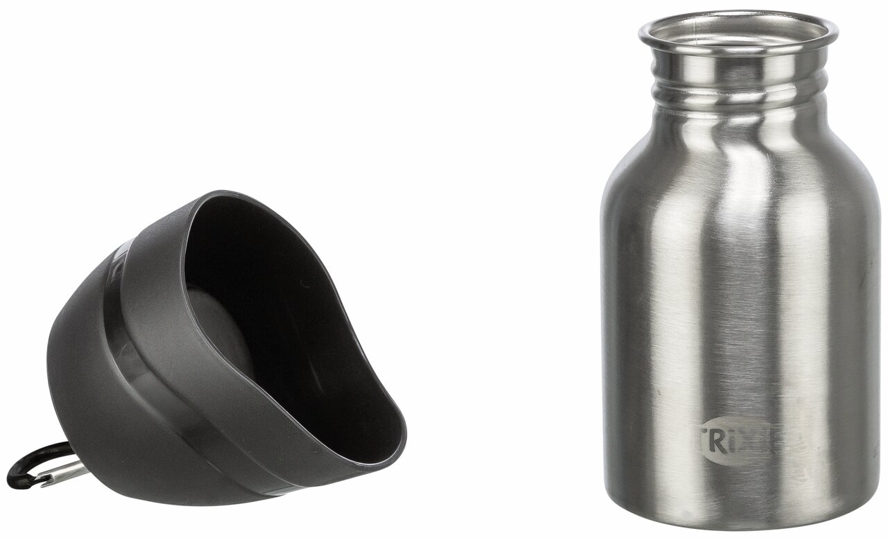 Das Bild zeigt die TRIXIE Edelstahl-Trinkflasche mit einem Fassungsvermögen von 300 ml, speziell für Hunde. Die Flasche ist aus robustem Edelstahl gefertigt und wird mit einem schwarzen, abnehmbaren Trinknapf geliefert, der als Deckel dient. Ideal für unt