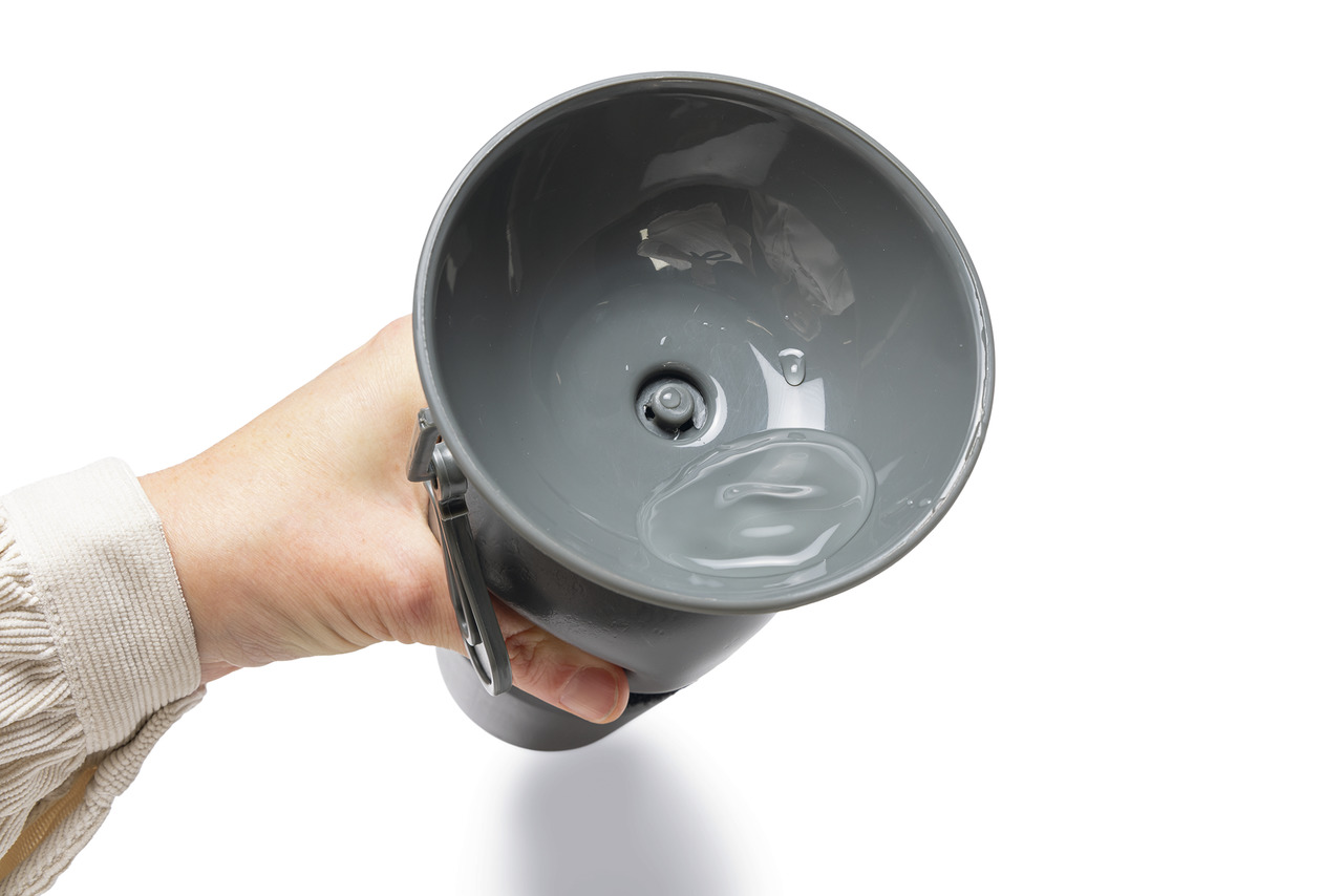 Beeztees Futter--Wassernapf für Haustiere, robust, Kunststoff, mit Clip, ideal für unterwegs-Käfige, handlich, grau.