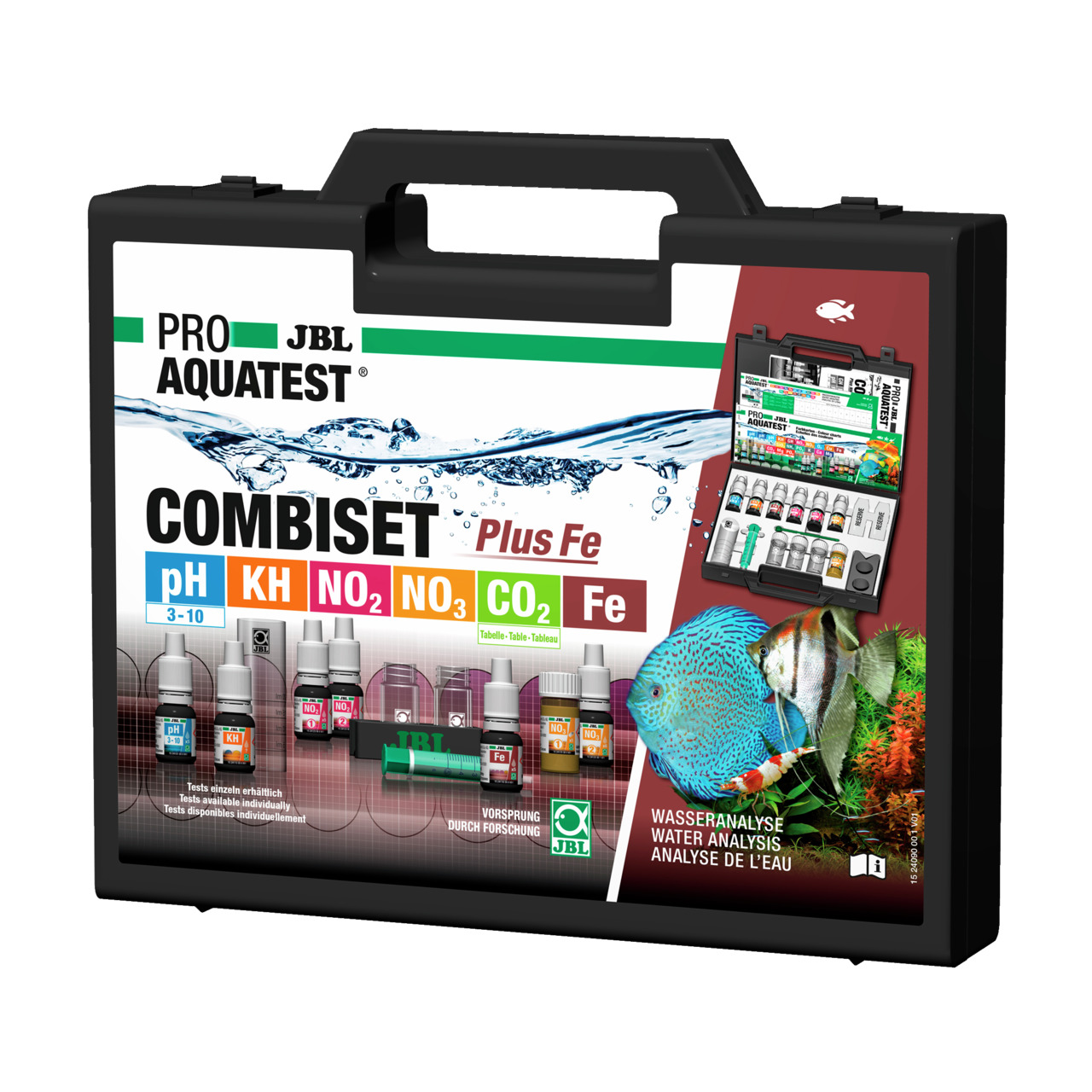 Das Bild zeigt das Produkt "JBL ProAquaTest CombiSet Plus Fe", ein umfassendes Wassertest-Set für Aquarien. Es richtet sich an Aquarienbesitzer und ermöglicht die Analyse von pH, KH, NO2, NO3, CO2 und Eisen (Fe). Die Verpackung enthält Testfläschchen, Zub