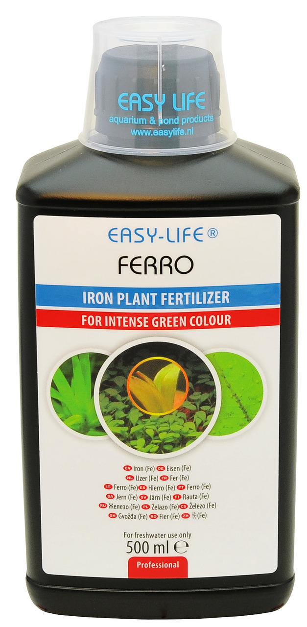 Eine schwarze Flasche des Produkts "Easy-Life Ferro" mit 500 ml Inhalt, einem Eisendünger für Aquarienpflanzen, der für intensives Grün sorgt. Auf dem Etikett sind Pflanzenbilder und Produktinformationen in mehreren Sprachen abgebildet. Geeignet für Süßwa