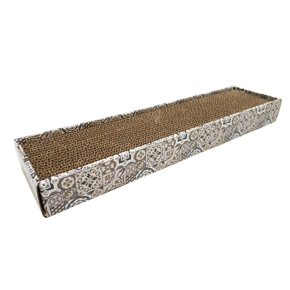 Rechteckige Kratzmatte der Marke CROCI, speziell für Katzen entwickelt. Die Matte besteht aus robustem Wellkarton und ist in einem dekorativen Rahmen mit orientalischem Muster eingefasst. Ideal zur Krallenpflege und Beschäftigung von Katzen. Maße und Meng