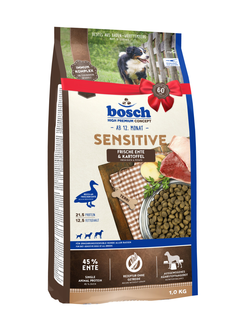 Das Bild zeigt eine 1-kg-Packung des Hundefutters „bosch High Premium Concept Sensitive“ mit frischer Ente und Kartoffel. Es ist für ernährungssensible Hunde ab 12 Monaten aller Rassen geeignet. Die Rezeptur enthält 45 % Ente als Single Animal Protein, is