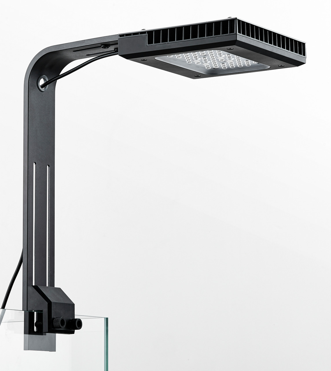 Chihiros LED-Aquarienleuchte WRGB II Pro, für Aquarien, schwarz, fördert Pflanzenwachstum & Farbenpracht, hochwertige Beleuchtung.