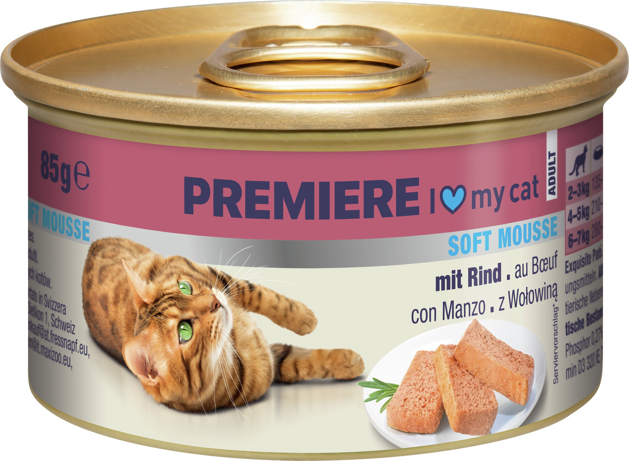 Das Bild zeigt eine goldene Dose Katzenfutter der Marke PREMIERE mit der Aufschrift "I ?? my cat". Es handelt sich um das Produkt "Soft Mousse mit Rind" für ausgewachsene Katzen. Die Geschmacksrichtung ist Rind, und die Menge beträgt 85 g. Auf der Dose is