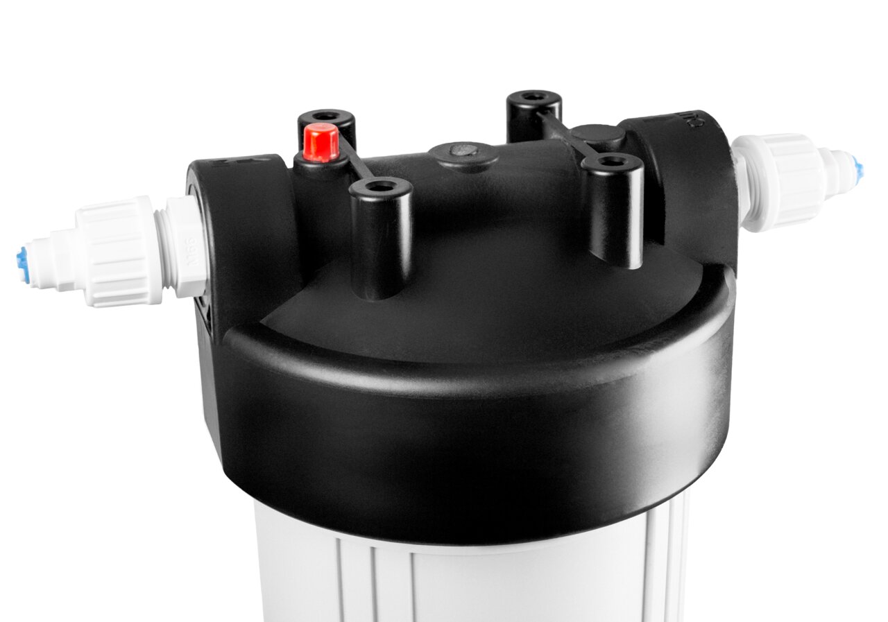 ARKA Aquatics Inline-Wasserfiltergehäuse für Aquarien, schwarzer Deckel mit weißen Anschlüssen, Nahaufnahme des Kopfstücks.