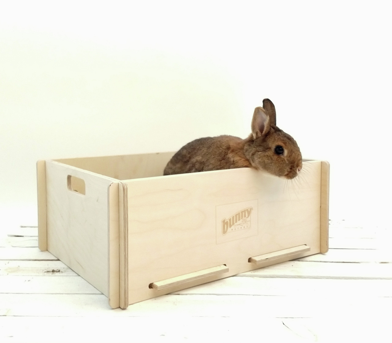 Bunny Nature Holzbox für Kaninchen, naturfarben, stabil mit Griffen, Bunny-Logo, ideal als Rückzugsort-Spielplatz.
