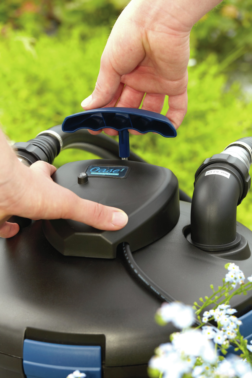 Oase BioPress Set 6000 Druckfilter, für Teichbesitzer, klares Wasser, mit Reinigungsmechanismus (blauer Griff).