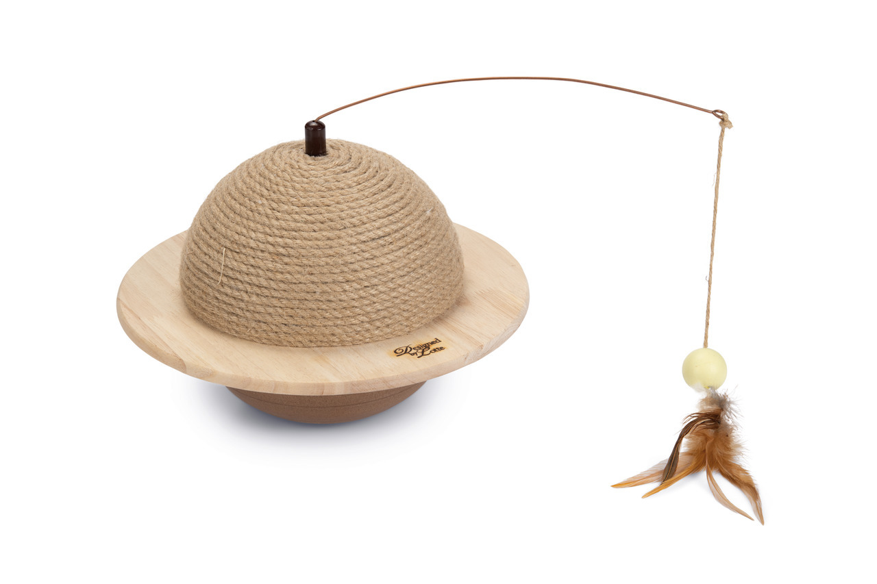 Designed by Lotte Saturn Katzenspielzeug: interaktives Sisal-Kratzspielzeug mit Federanhänger, ideal für Beschäftigung & Krallenpflege.