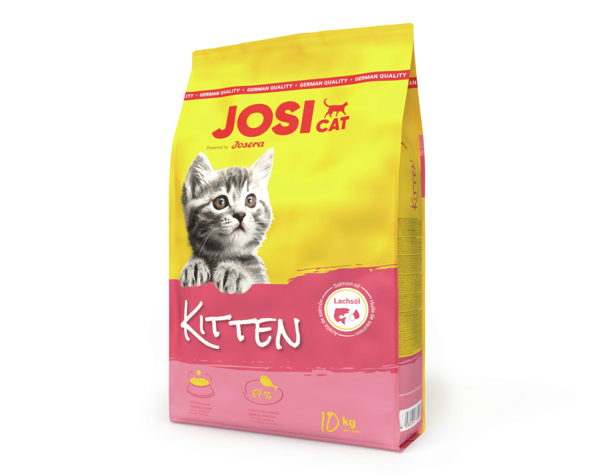 Das Bild zeigt eine gelb-rosa Verpackung des Katzenfutters „JosiCat Kitten“ von der Marke Josera. Es ist speziell für junge Katzen (Kätzchen) entwickelt. Die Geschmacksrichtung ist Lachsöl, und die Verpackung enthält 10 kg. Auf der Vorderseite ist ein nie