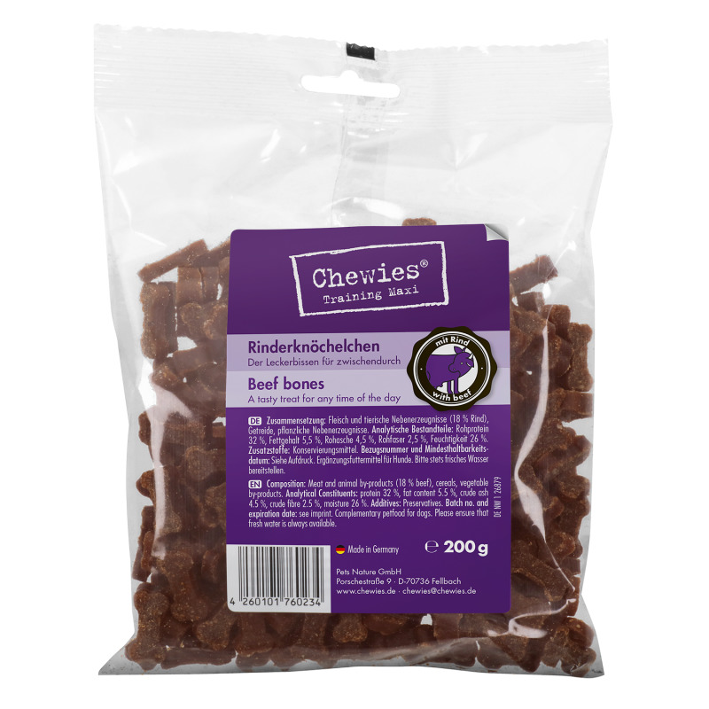 Das Bild zeigt eine transparente Verpackung des Produkts „Chewies Training Maxi Rinderknöchelchen“. Die Zielgruppe sind Hunde. Die Geschmacksrichtung ist Rind. Die Verpackung enthält 200 g und ist lila etikettiert. Es handelt sich um einen Leckerbissen fü
