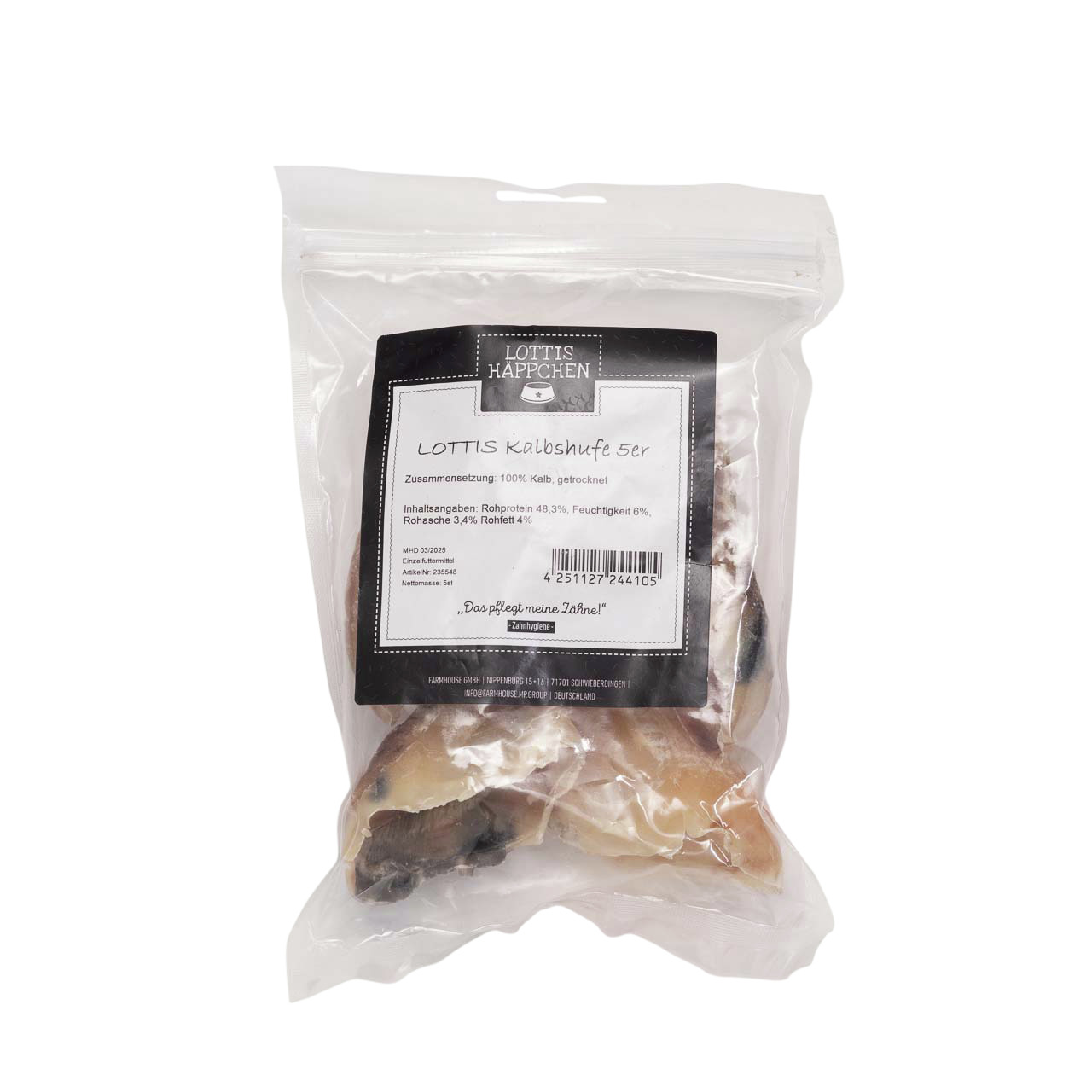Das Bild zeigt eine transparente Verpackung mit der Aufschrift „LOTTIS HÄPPCHEN“. Enthalten sind fünf getrocknete Kalbshufe, ein natürlicher Kausnack für Hunde. Die Zielgruppe sind Hundehalter, die Wert auf artgerechte Ernährung legen. Zusammensetzung: 10