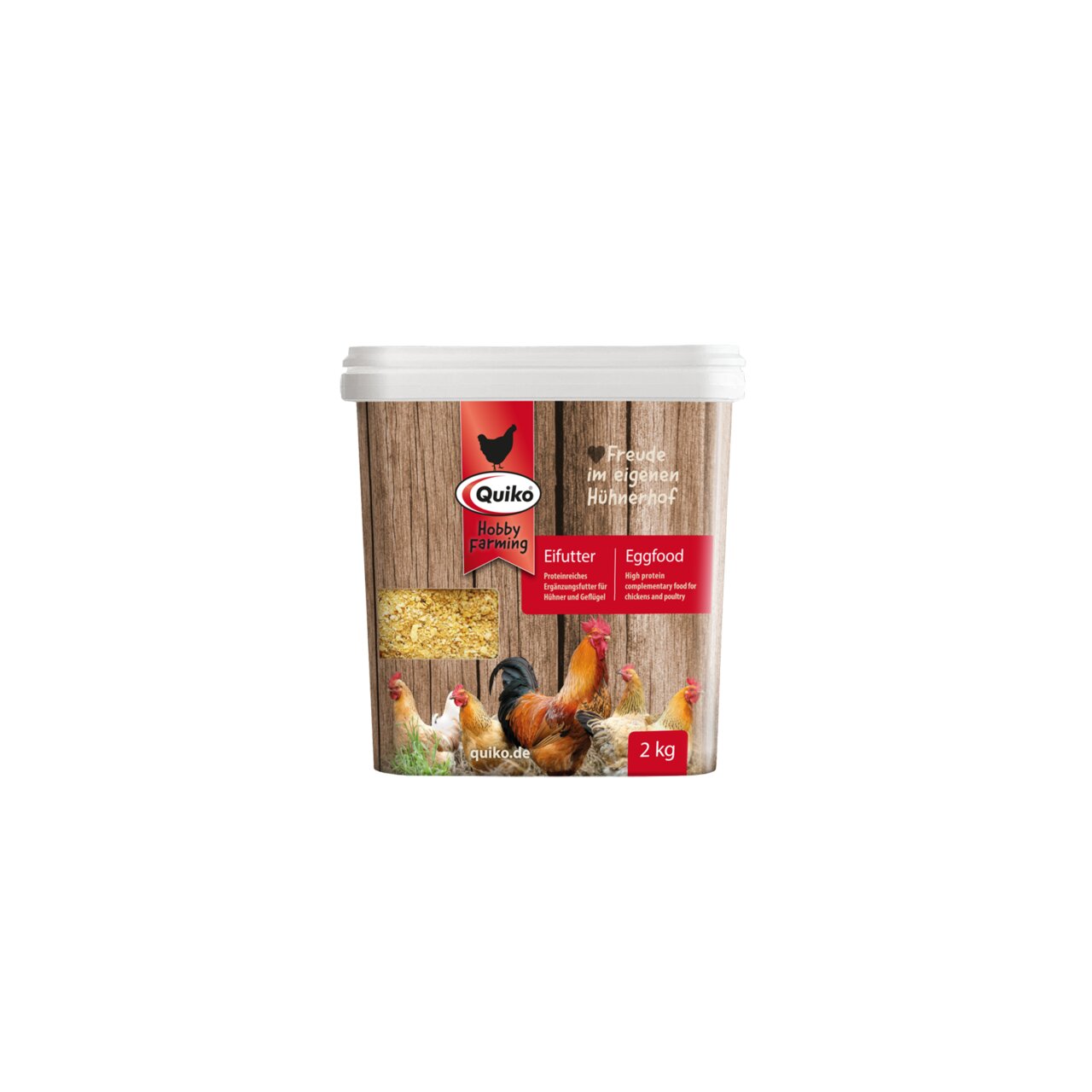 Das Bild zeigt einen 2-kg-Eimer Quiko Hobby Farming Eifutter, ein proteinreiches Ergänzungsfuttermittel für Hühner und Geflügel. Die Verpackung ist braun mit einem Holzdesign, zeigt mehrere Hühner und trägt den Slogan „Freude im eigenen Hühnerhof“. Ideal 