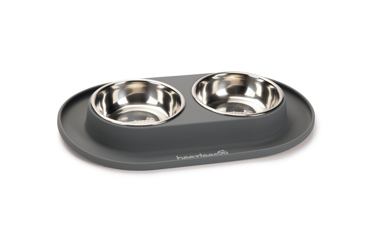 Beeztees Doppelnapf für Hunde/Katzen, 2 Edelstahlnäpfe in grauer Silikonhalterung, rutschfest, für Futter/Wasser, ideal täglich.