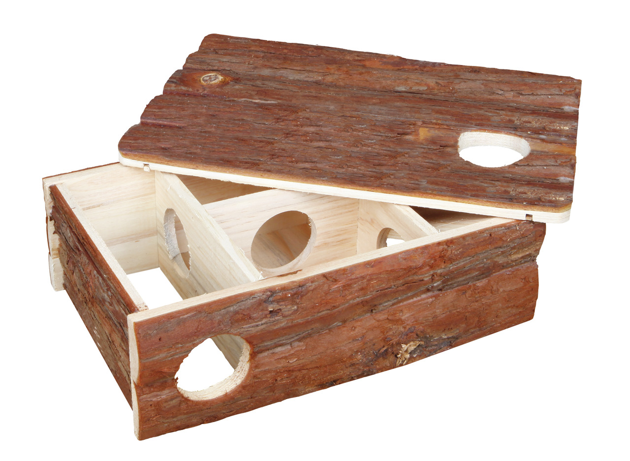 Holzhaus von TRIXIE für Kleintiere, ideal für Hamster oder Mäuse. Das natürliche Design mit abnehmbarer Rinde bietet Versteckmöglichkeiten und fördert das Wohlbefinden. Mehrere Eingänge und ein abnehmbares Dach erleichtern die Reinigung. Maße und Details 
