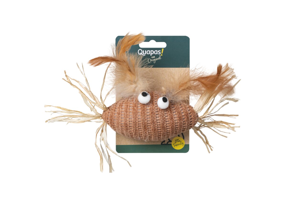 Das Bild zeigt ein Katzenspielzeug der Marke Quapas! mit dem Produktnamen "Original". Es handelt sich um ein plüschiges Spielzeug in Form eines kleinen, braunen Tieres mit großen, weißen Augen, Federn und Schnüren, die als Beine und Schwanz dienen. Zielgr