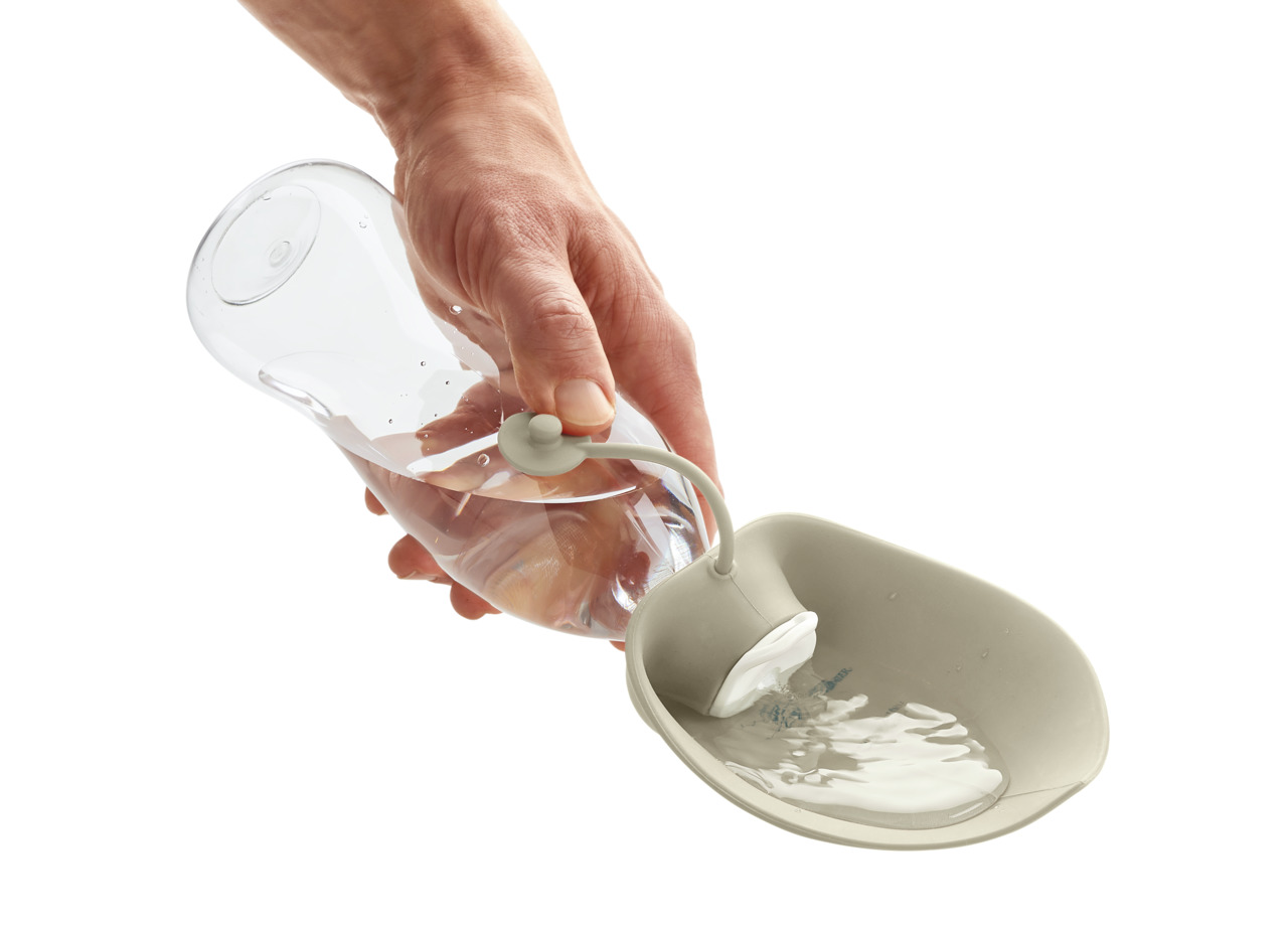 HUNTER tragbare Trinkflasche f. Hunde, transparent, mit beigefarbener Trinkschale, ideal unterwegs, frisches Wasser, handlich.