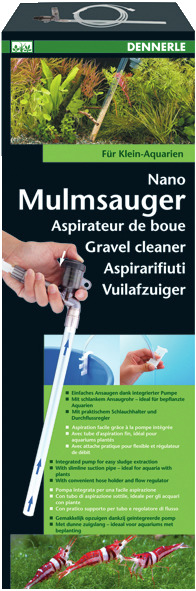 Das Bild zeigt den Dennerle Nano Mulmsauger, ein Reinigungsgerät für kleine Aquarien. Es ist speziell für die Zielgruppe von Aquarienbesitzern entwickelt und dient der Entfernung von Mulm und Schmutz. Das Produkt ist leicht zu bedienen, mit einer integrie