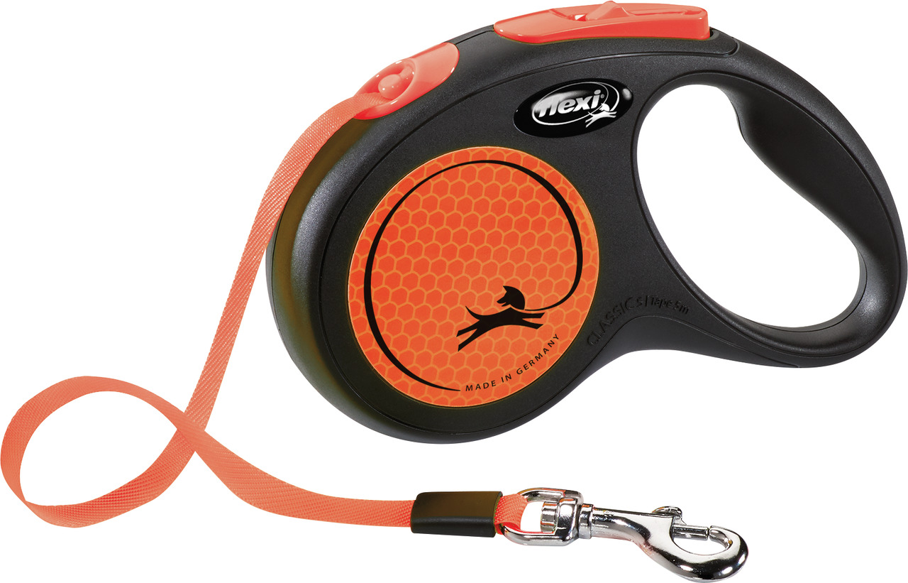 Das Bild zeigt eine Flexi Classic S Gurtleine in Schwarz mit orangefarbenem Design und einem reflektierenden Muster. Die Leine ist für Hunde bis 15 kg geeignet und hat eine Länge von 5 Metern. Sie verfügt über einen ergonomischen Griff und einen verchromt