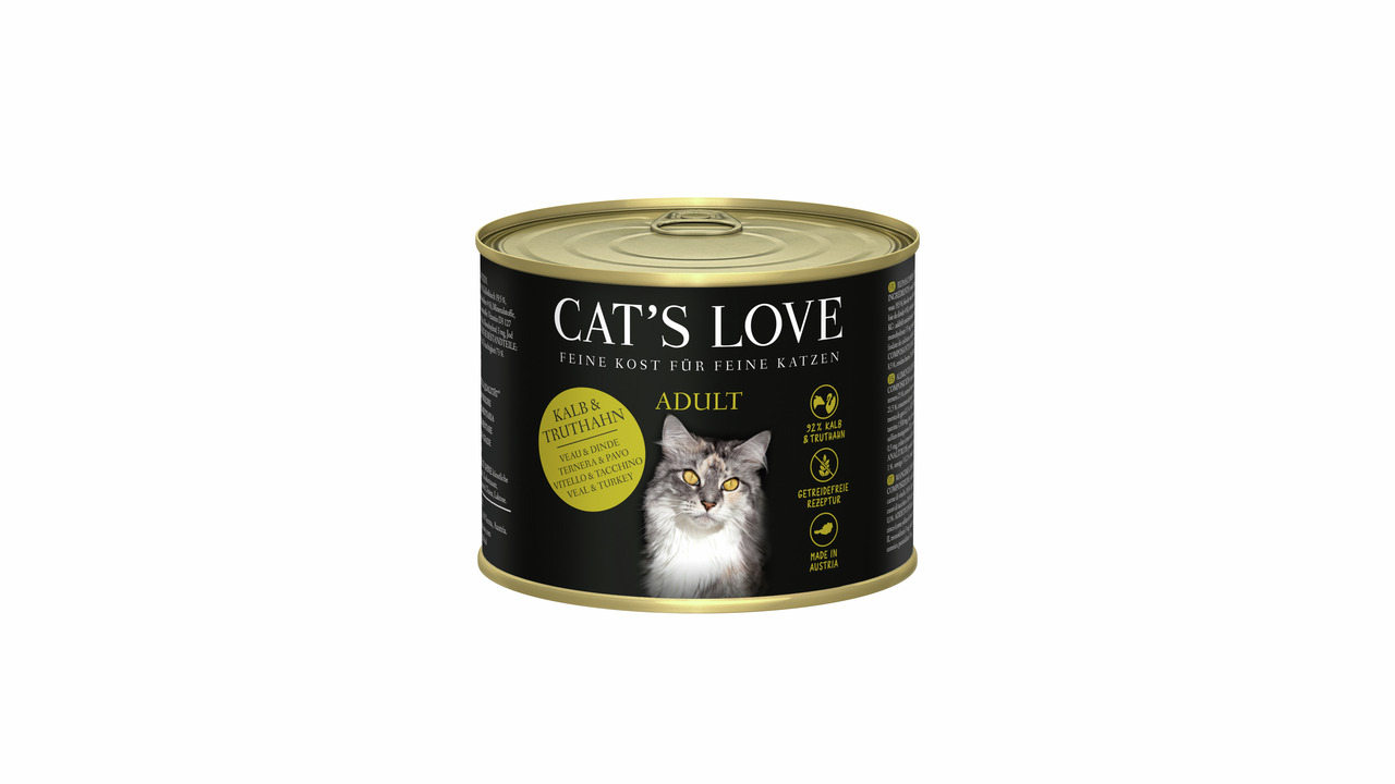 Das Bild zeigt eine schwarze Dose Katzenfutter der Marke "Cat's Love" mit goldfarbenem Deckel. Auf der Vorderseite steht "Feine Kost für Katzen" und "Adult". Die Geschmacksrichtung ist Kalb & Truthahn. Geeignet für ausgewachsene Katzen. Die Dose enthält e