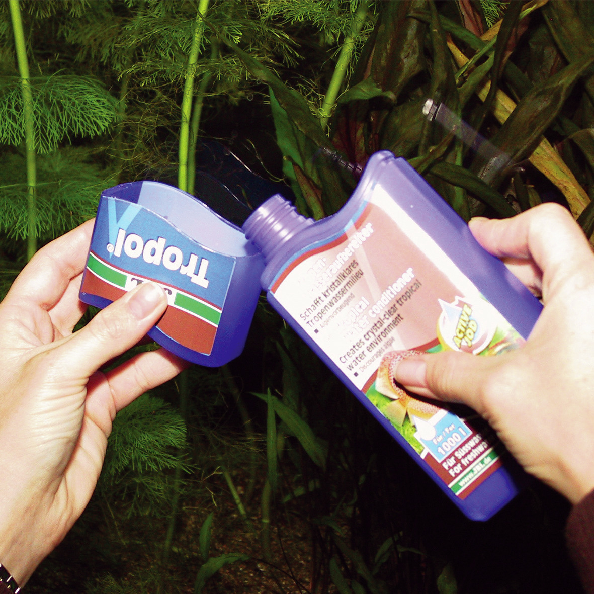 JBL Tropol Wasseraufbereiter, 1000 ml, für Aquarienbesitzer, schafft kristallklares Tropenwasser, Verpackung blau.