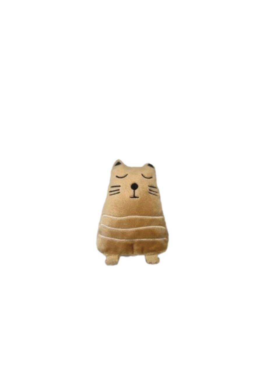 Ein braunes, plüschiges Katzenspielzeug der Marke Allpets, geeignet für Katzen aller Altersgruppen. Das Spielzeug hat ein niedliches Katzendesign mit gestickten Gesichtszügen und Streifen. Es ist weich und ideal zum Spielen oder Kuscheln. Perfekt, um die 