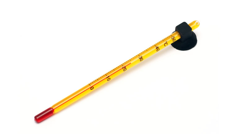 Gelbes Aquariumthermometer mit Saugnapf auf weißem Hintergrund.