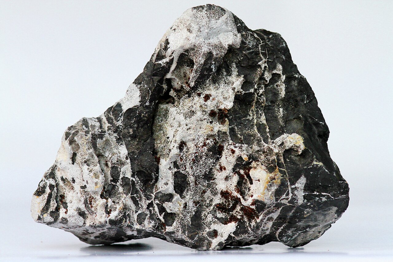 AquaDeco Aquarienstein, für Aquarien, natürliche Struktur mit weißen/grauen Adern, braune Akzente, ideal für Unterwasserlandschaften.