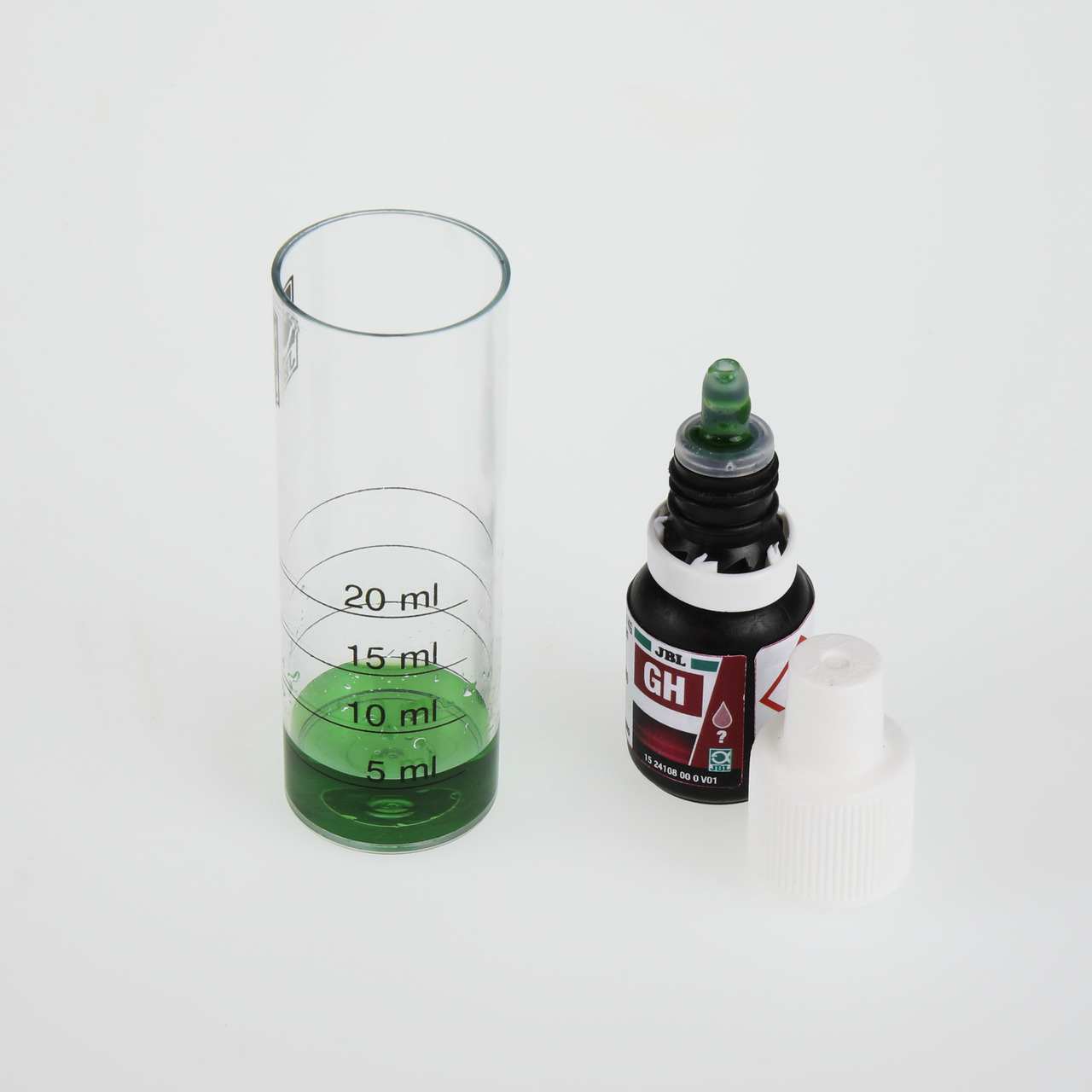 JBL GH-Test: Wassertest-Set für Aquarienbesitzer, bestimmt Gesamthärte (GH). Enthält Tropfflasche, Messbecher (20 ml), Verschlusskappe.