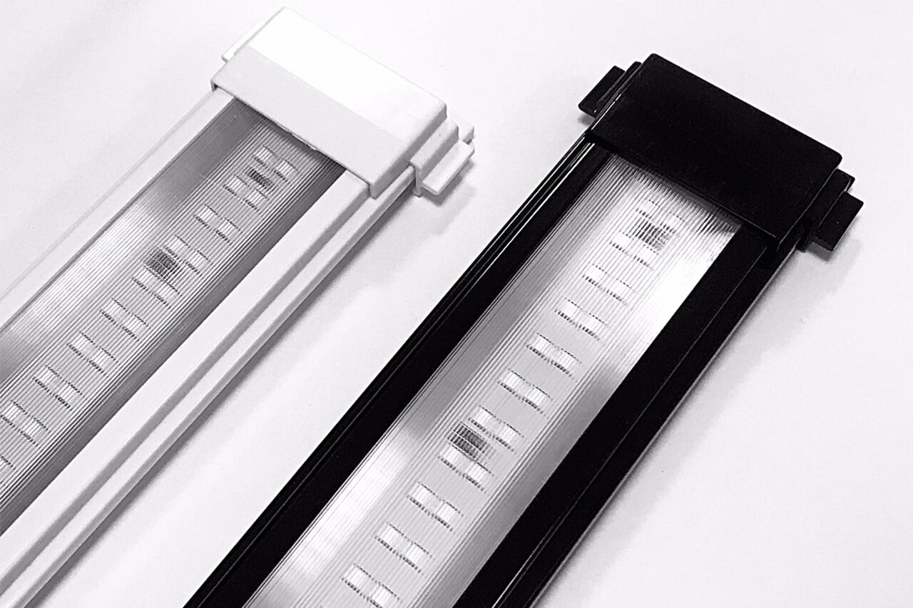 Ciano CLA60 LED-Aquarienleuchten, Schwarz/Weiß, für Pflanzenwachstum & Fischbeleuchtung, schlank, 2 Stk., geriffelte Oberfläche.