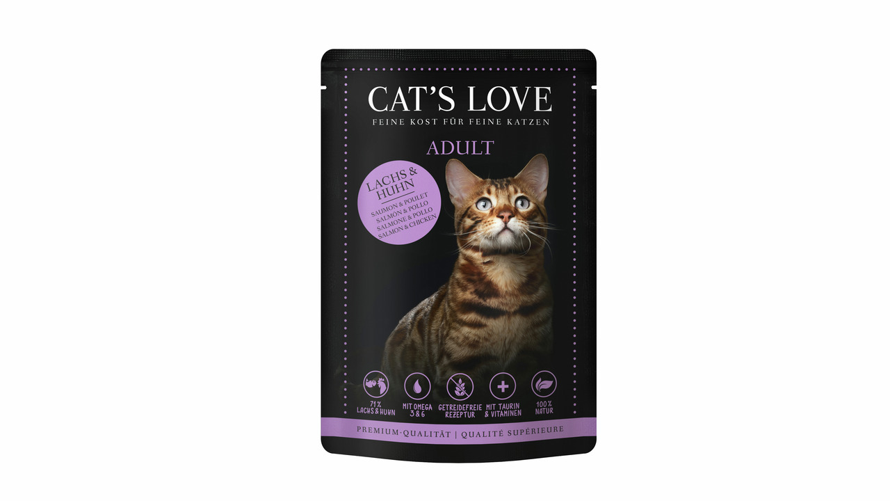 Das Bild zeigt eine schwarze Verpackung des Katzenfutters „Cat's Love – Feine Kost für feine Katzen“