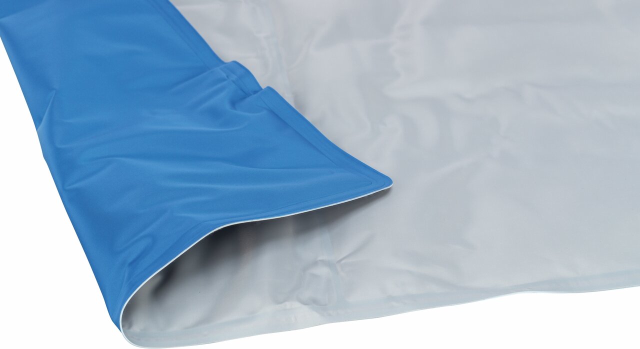 TRIXIE Kühlmatte für Hunde/Katzen, blau/grau, robust, kühlt ohne Energie, ideal für Sommer, leicht zu reinigen, für alle Größen.