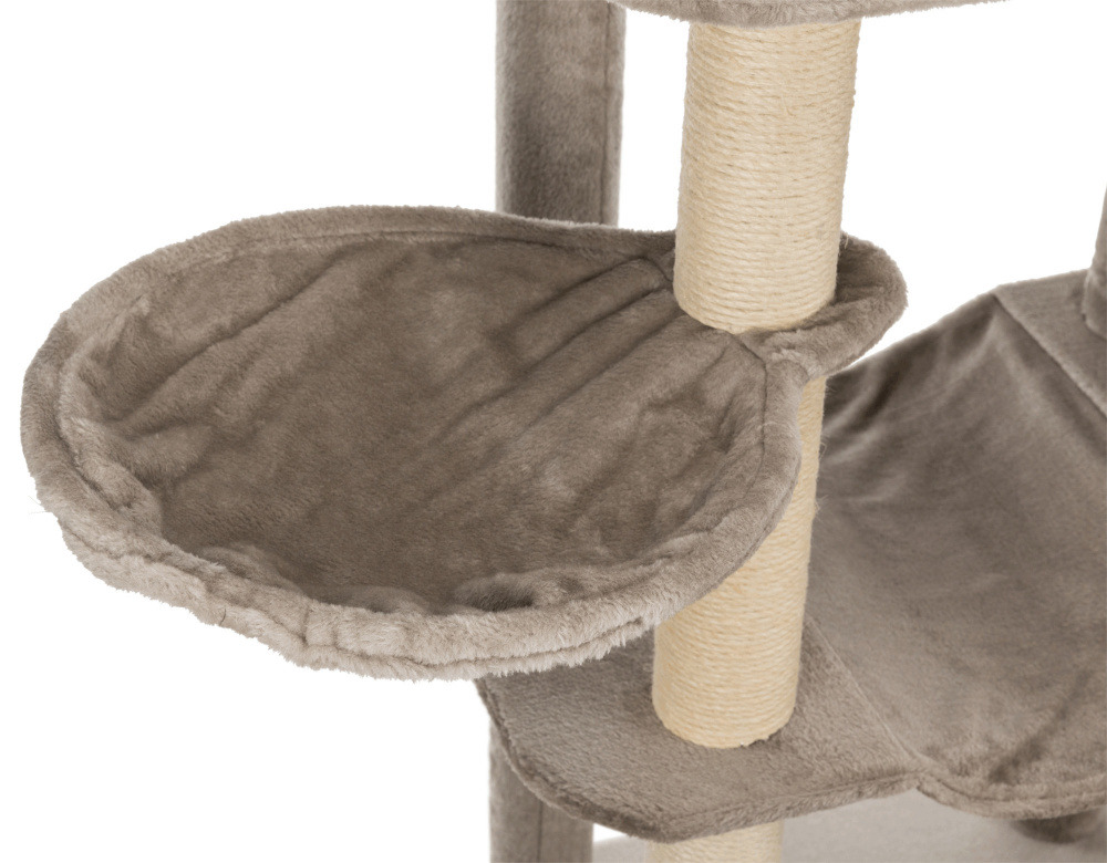 Das Bild zeigt einen TRIXIE Kratzbaum für Katzen, geeignet für alle Katzenrassen. Der Kratzbaum ist mit weichem, beigem Plüsch bezogen und verfügt über Sisalstämme zum Krallenwetzen. Zu sehen ist eine gemütliche Liegefläche, ideal für Ruhepausen. Perfekt 