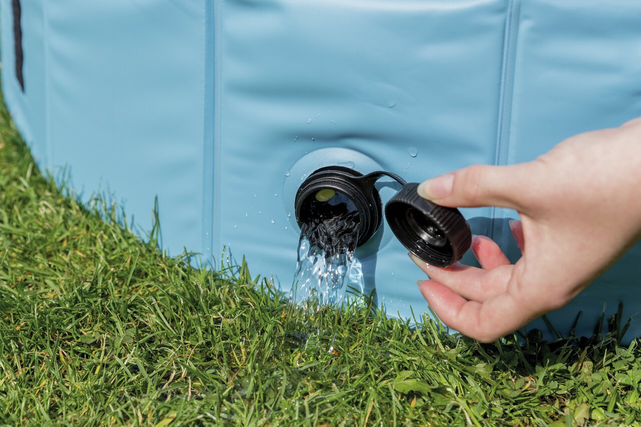 TRIXIE Hundepool, blau, für Hunde, mit Wasserablassventil, robust, leicht zu reinigen, ideal zur Abkühlung an heißen Tagen.