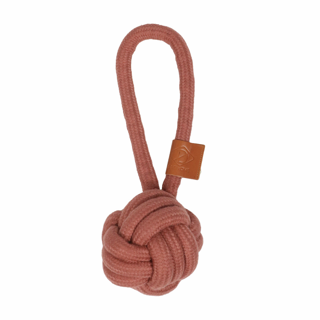 Ein robustes Hundespielzeug der Marke D&D, Modell "Monkey Fist Ball", speziell für Hunde entwickelt. Das Spielzeug besteht aus einem rosa geflochtenen Seil mit einer Schlaufe und einem Knoten, ideal für Wurf- und Zerrspiele. Es fördert die Zahnpflege und 