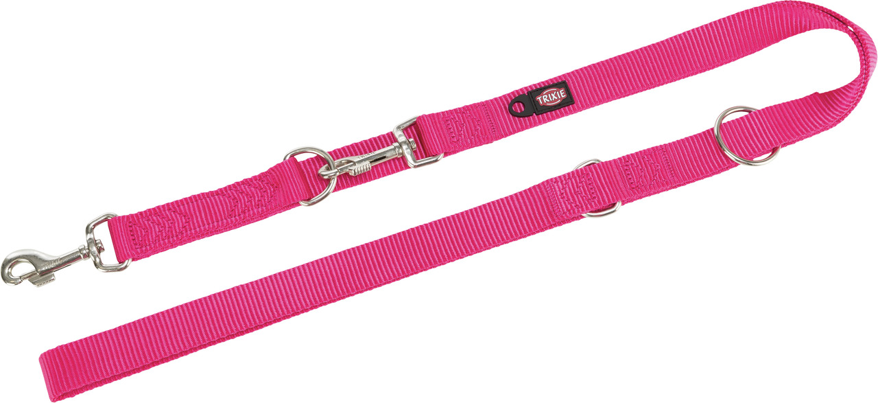Ein leuchtend pinkfarbener Hundeleine von TRIXIE, geeignet für Hunde aller Größen. Die Leine besteht aus robustem Nylonmaterial und verfügt über stabile Metallkarabiner sowie verstellbare Ringe für flexible Nutzung. Ideal für Spaziergänge, bietet sie Sich