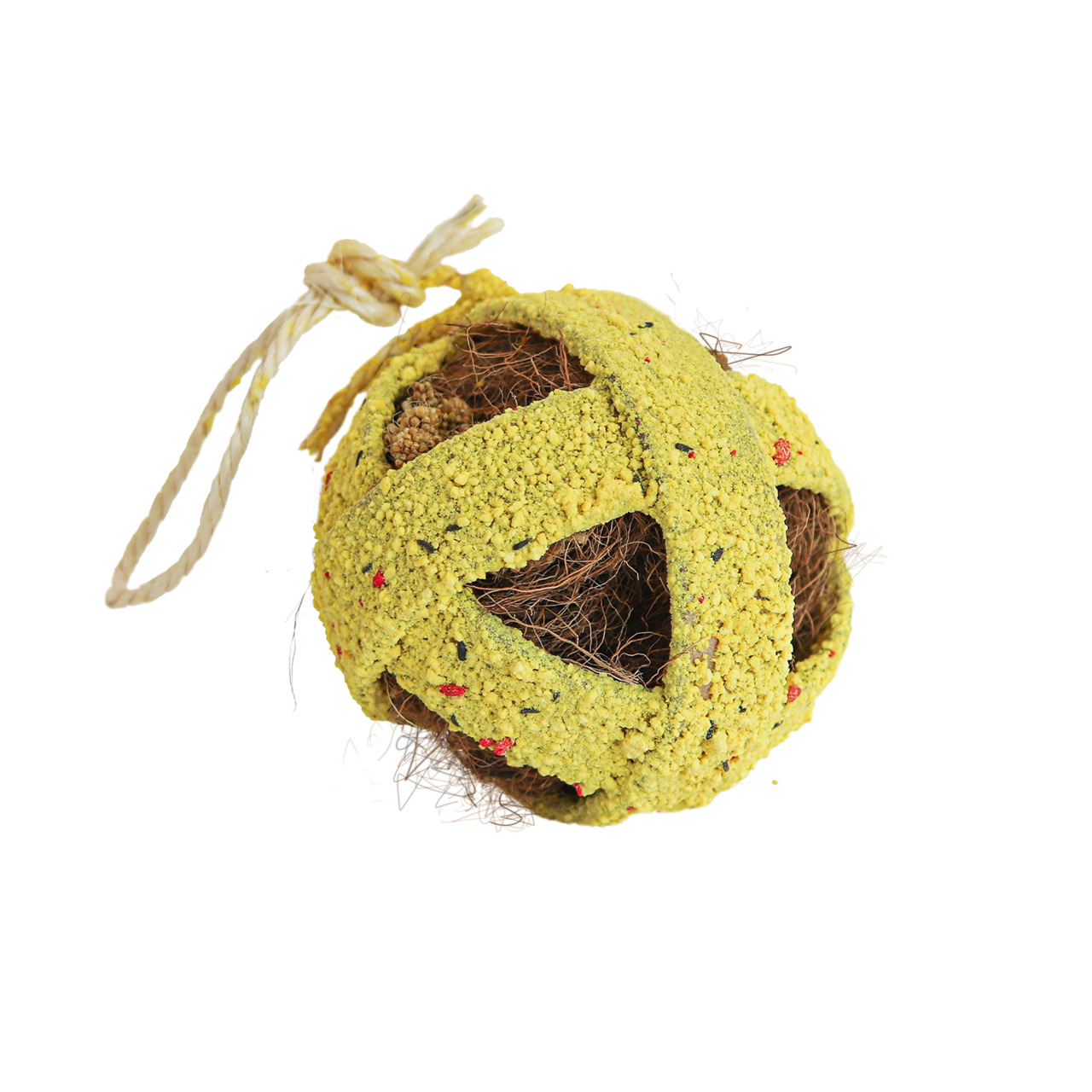 Das Bild zeigt das Produkt „Quiko Kokosnuss-Spielzeug für Vögel“, ein interaktives Spielzeug für Ziervögel. Es besteht aus einer natürlichen Kokosnuss, die mit gelbem, essbarem Material überzogen ist, und enthält bunte Körner. Das Spielzeug ist mit einer 
