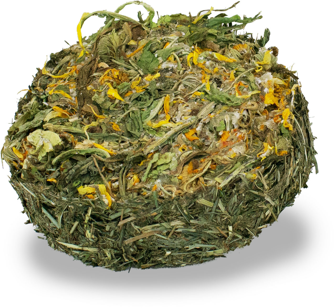 Das Bild zeigt das Produkt "JR FARM Grainless Nibble Ball" für Kleintiere wie Kaninchen und Meerschweinchen. Der Ball besteht aus gepresstem Heu, Kräutern und Blüten, darunter Ringelblumen und Löwenzahn. Er dient als gesunder Snack ohne Getreide und förde