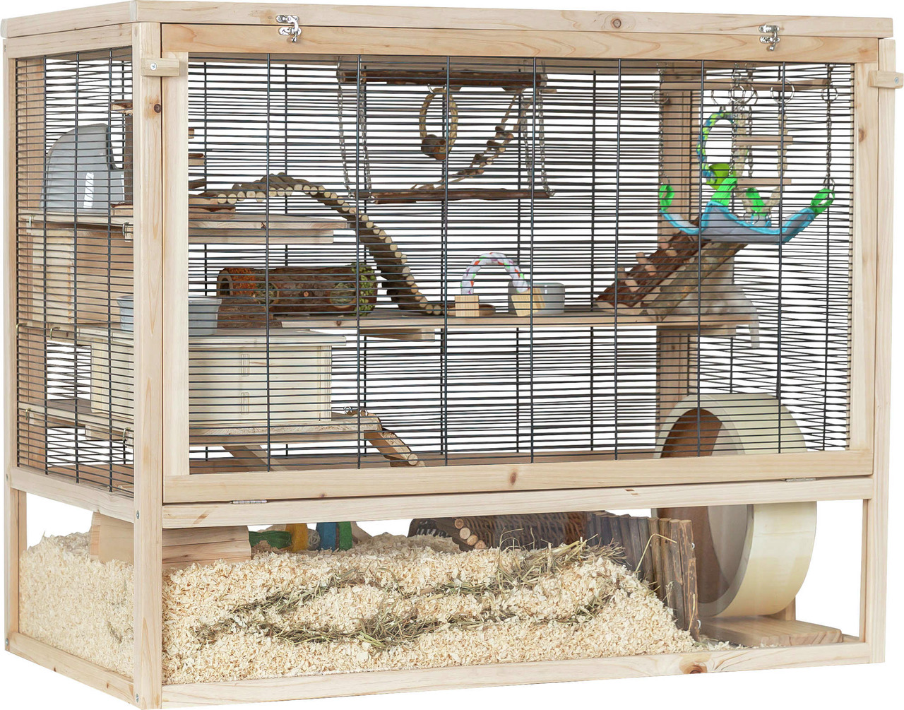 Das Bild zeigt den TRIXIE Nagetierkäfig „Small Animal Home“ (EAN: 4011905624822), geeignet für Kleintiere wie Hamster oder Mäuse. Der Käfig besteht aus Holz und Metall, bietet mehrere Ebenen, Rampen, Spielzeuge und ein Laufrad. Im unteren Bereich befindet