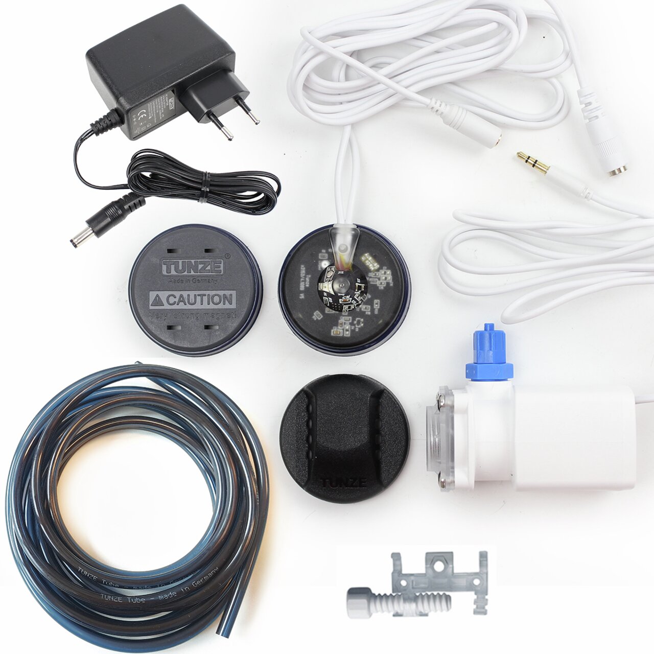 Produktelemente von TUNZE: Kabel, Pumpen und Zubehörset für Aquarien. Elektronik und Mechanik zur Wasserregulierung.