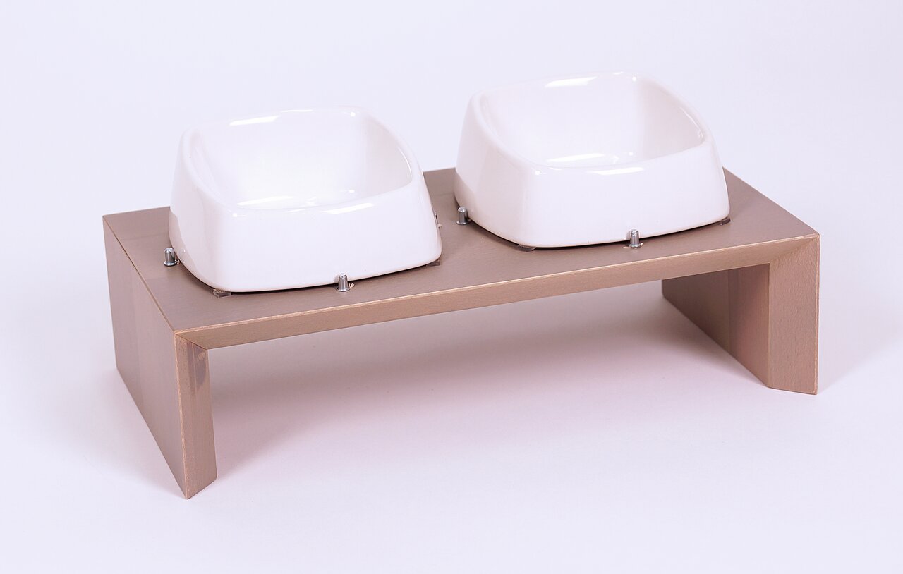 Futternapf-Set Skyline für Hunde und Katzen, Holzgestell mit 2 weißen Näpfen, modern und stilvoll, ideal für Mahlzeiten.