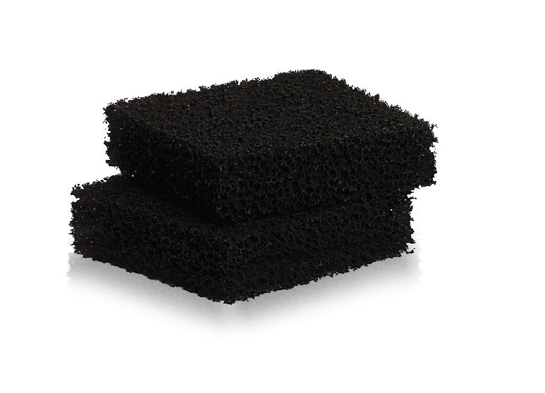 Zwei schwarze Filterschaumwürfel der Marke JUWEL, geeignet für die Aquarienpflege. Die Filter sind speziell für die mechanische und biologische Reinigung des Wassers konzipiert. Sie bieten eine große Oberfläche für die Ansiedlung von Filterbakterien und f