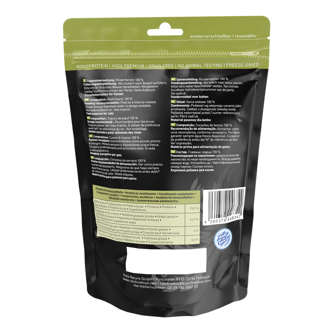 Das Bild zeigt eine wiederverschließbare Verpackung von "Catz finefood Purrrrly Rinderherz", einem gefriergetrockneten Premium-Leckerli für Katzen. Die Zielgruppe sind Katzen, die eine getreidefreie Ernährung bevorzugen. Die Geschmacksrichtung ist Rinderh