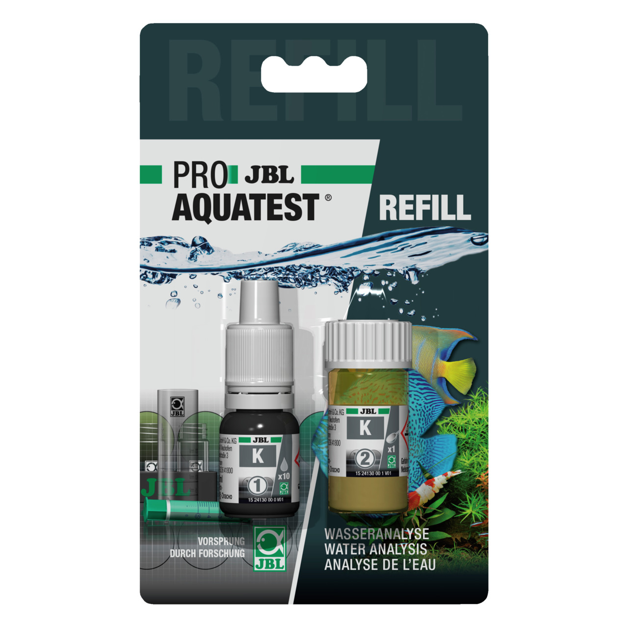 Das Bild zeigt das Produkt "JBL ProAquaTest K Refill", ein Nachfüllset für die Wasseranalyse im Aquarium. Es richtet sich an Aquarienbesitzer und dient der Messung des Kaliumgehalts im Wasser. Die Verpackung enthält zwei Fläschchen mit Testreagenzien und 