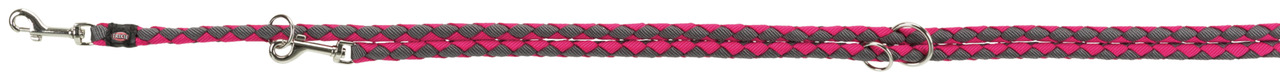 Abgebildet ist die TRIXIE Hundeleine, speziell für Hundehalter entwickelt. Die Leine besteht aus robustem, geflochtenem Nylon in den Farben Pink und Grau. Sie verfügt über zwei stabile Karabinerhaken und mehrere Metallringe zur Längenverstellung. Ideal fü