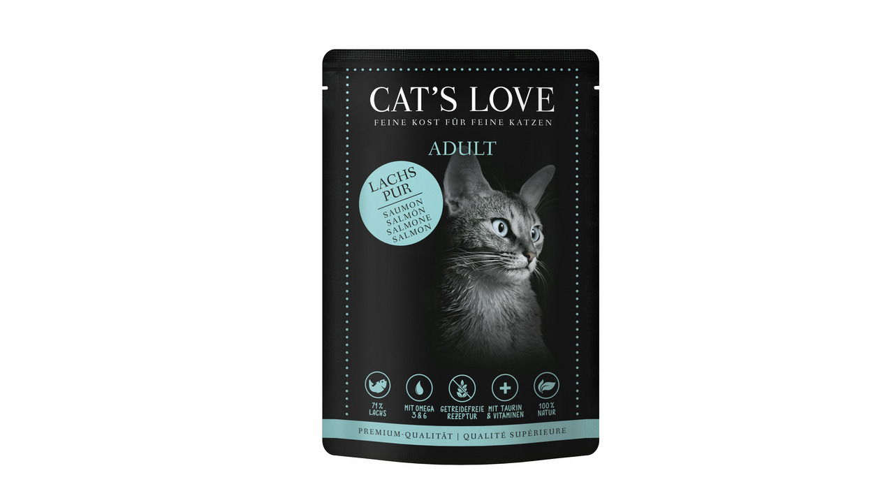 Das Bild zeigt eine schwarze Verpackung des Katzenfutters „Cat's Love – Feine Kost für feine Katzen“