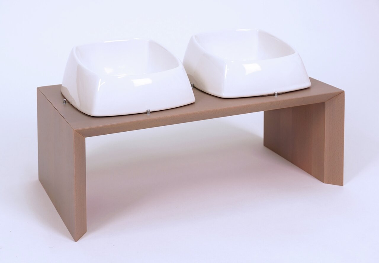 Futternapf-Set Skyline für Hunde und Katzen mit Holzgestell, zwei weiße Näpfe, ideal für Fütterung, stilvolles Design.