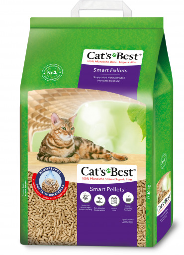 Bildbeschreibung: Eine grüne Verpackung der Marke CAT'S BEST mit der Aufschrift "Smart Pellets". Das Produkt ist Katzenstreu für Katzen, hergestellt aus 100% pflanzlichen Fasern. Auf der Verpackung ist eine Katze abgebildet, daneben Werbeaussagen wie "sta