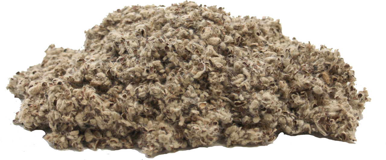 Ein Haufen natürlicher Hanfstreu der Marke HUGRO, geeignet für Kleintiere wie Hamster, Kaninchen oder Meerschweinchen. Die Streu ist staubarm, um die Atemwege der Tiere zu schonen, und bietet eine weiche, saugfähige Unterlage. Ideal für eine hygienische u