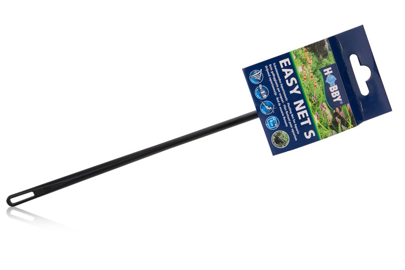 Ein schwarzer Kescher der Marke HOBBY, speziell für die Aquaristik entwickelt. Der Kescher hat einen langen, stabilen Griff und ein feinmaschiges Netz, ideal zum sicheren Einfangen von Fischen oder Entfernen von Pflanzenresten. Perfekt für Aquarienbesitze